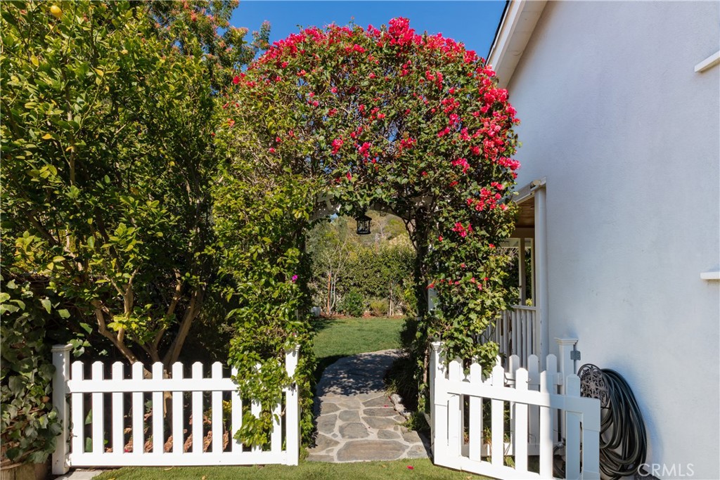 3584 Woodcliff Road
