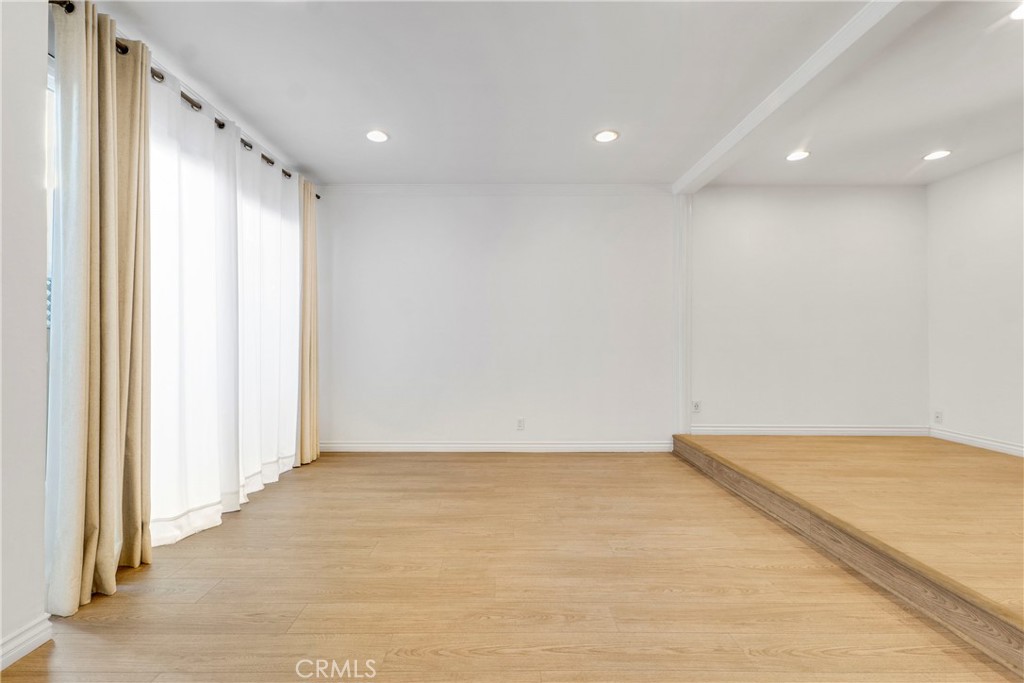 630 E Acacia Avenue 6