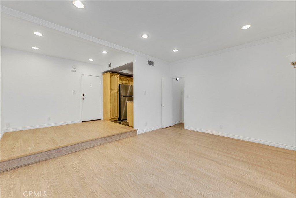 630 E Acacia Avenue 6