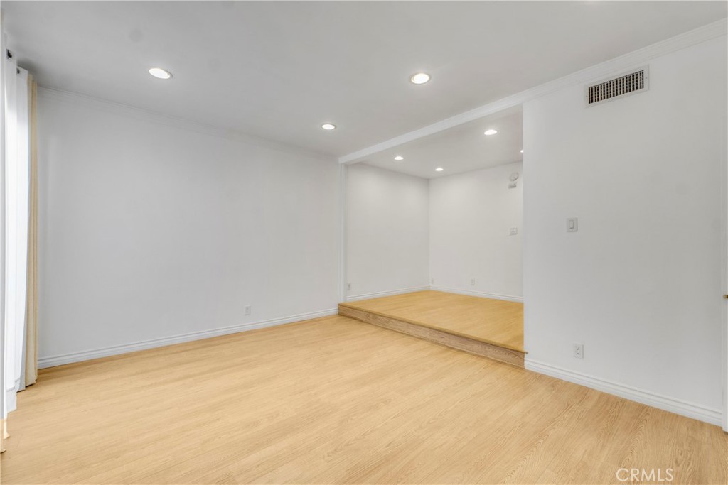 630 E Acacia Avenue 6