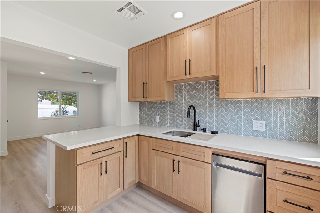 5826 Jamieson Avenue