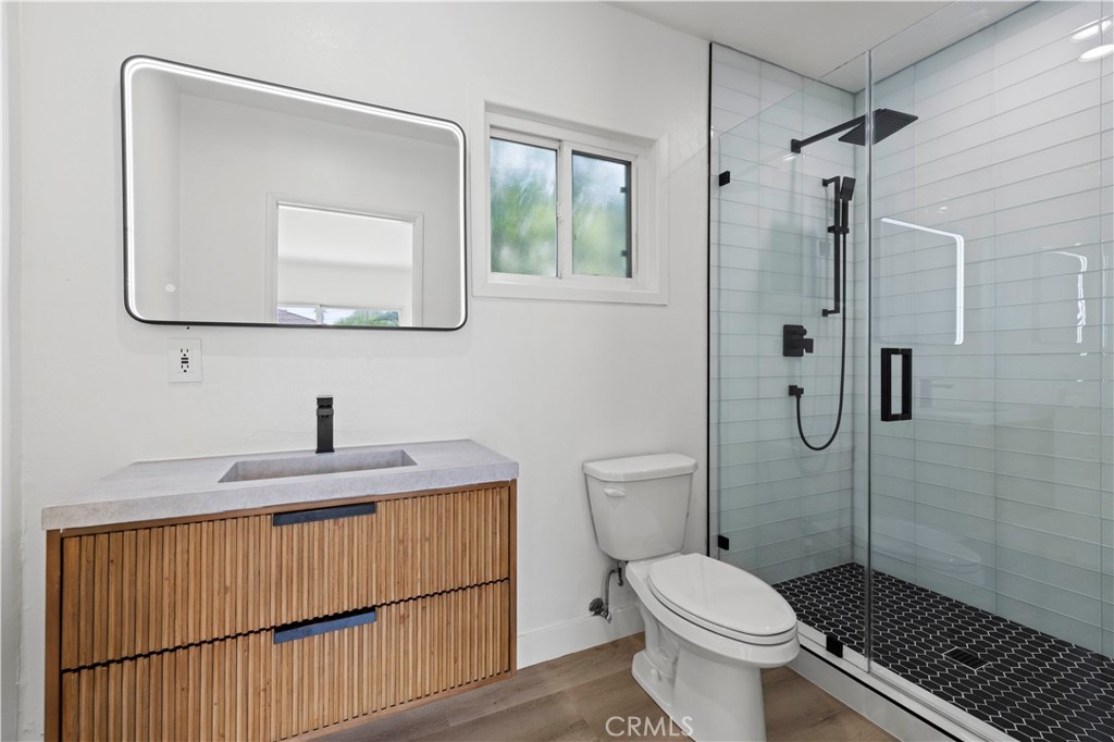 5826 Jamieson Avenue