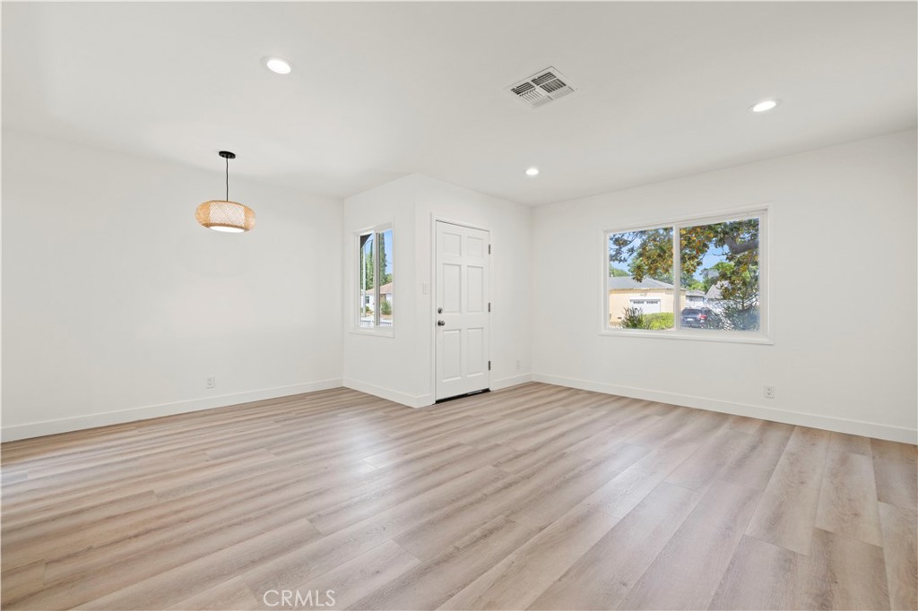 5826 Jamieson Avenue