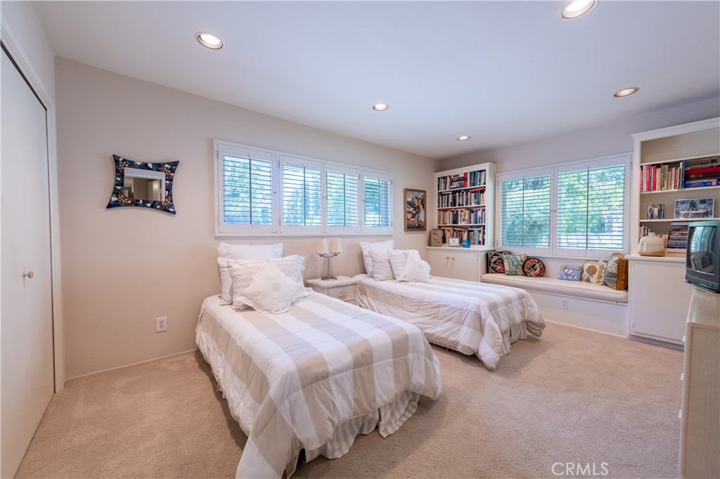 16303 Meadowridge Road