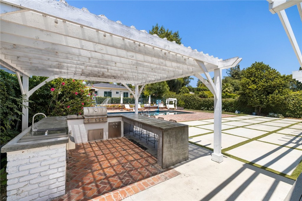 5337 Topeka Drive
