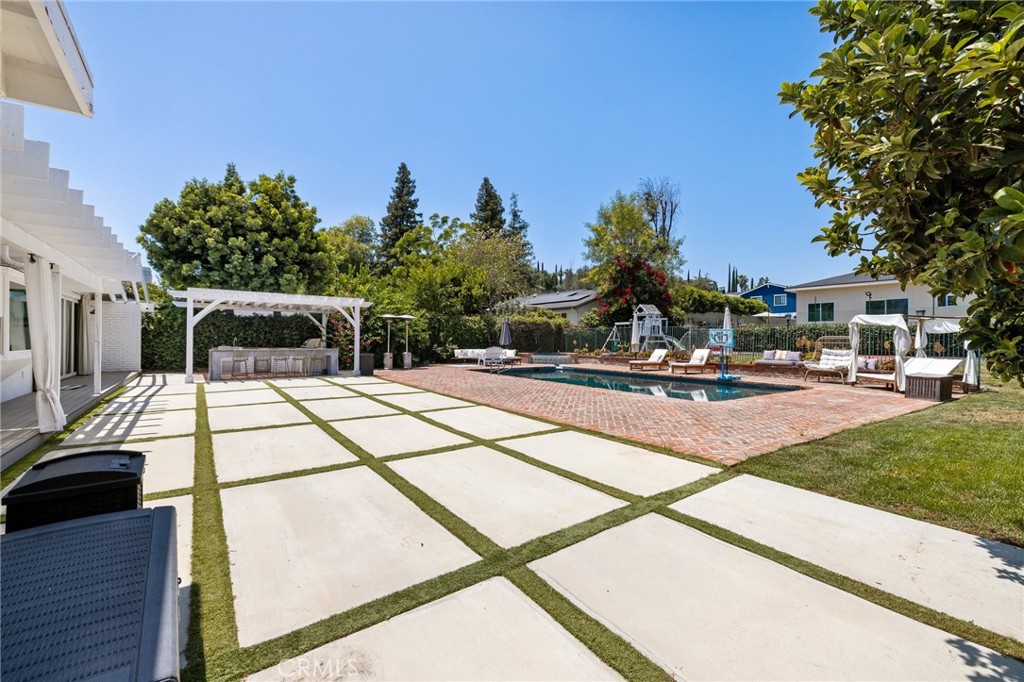 5337 Topeka Drive
