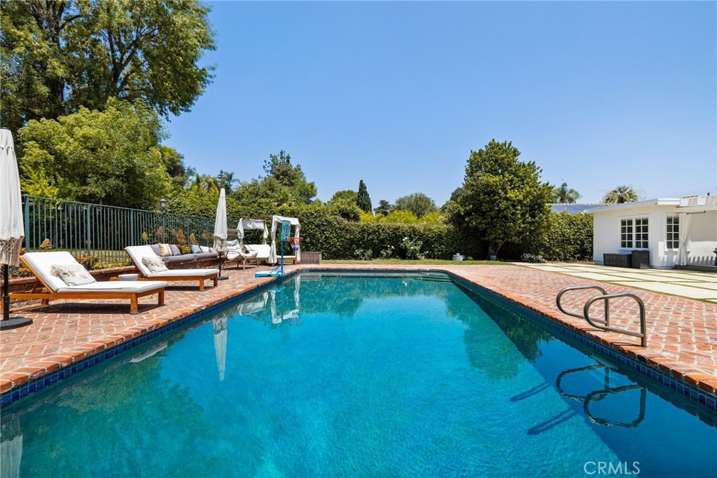 5337 Topeka Drive