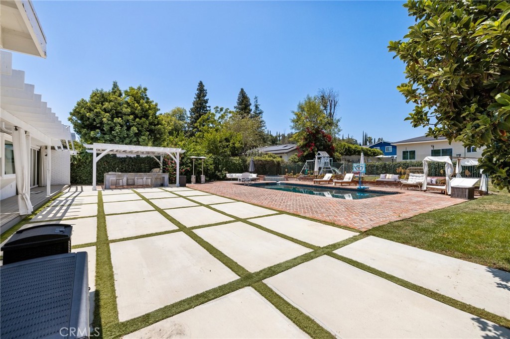 5337 Topeka Drive