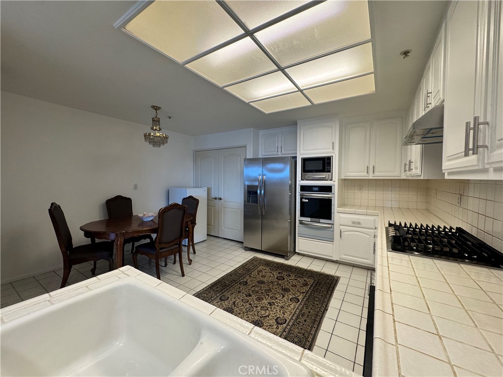 5219 Newcastle Avenue 301