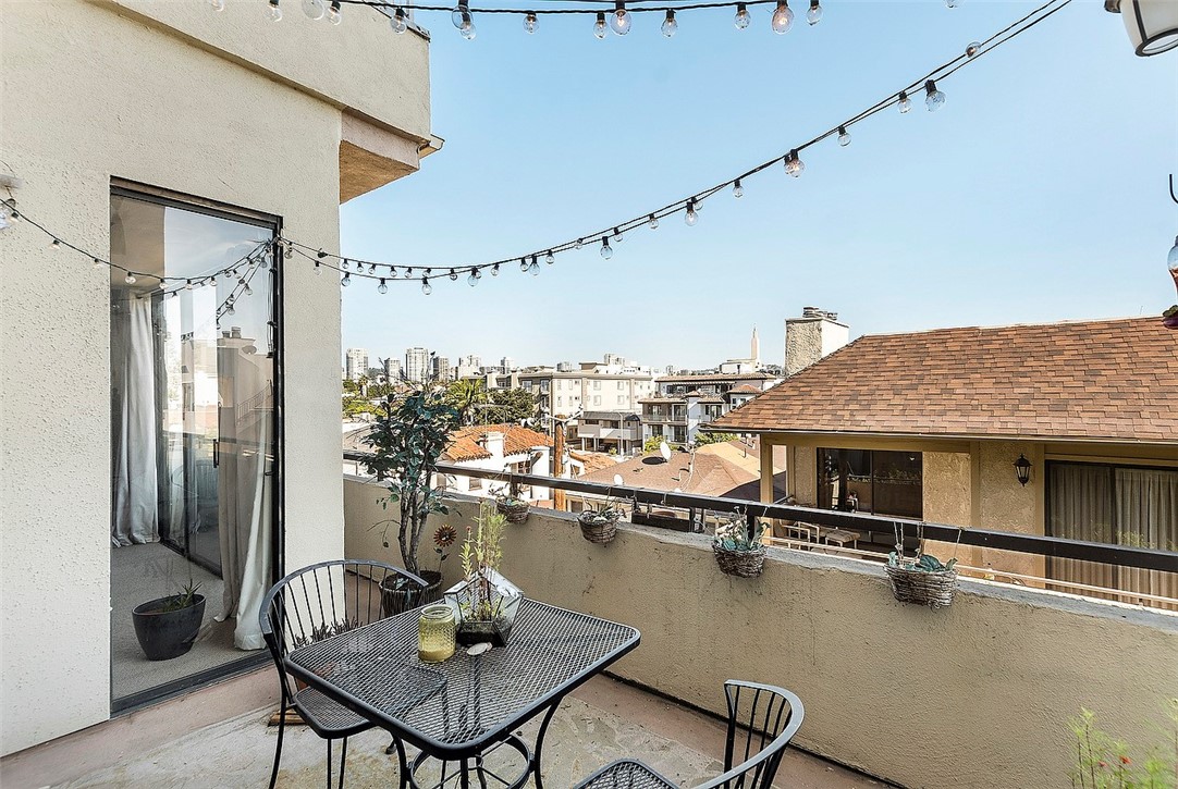 1880 Veteran Avenue 306