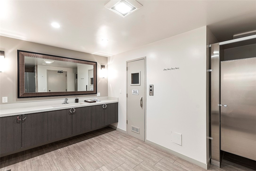 1880 Veteran Avenue 306