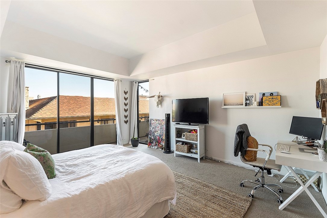 1880 Veteran Avenue 306