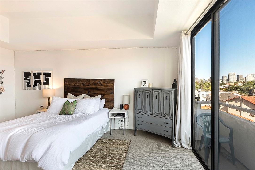 1880 Veteran Avenue 306