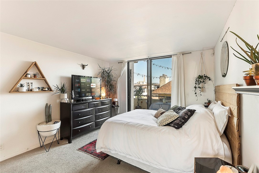 1880 Veteran Avenue 306