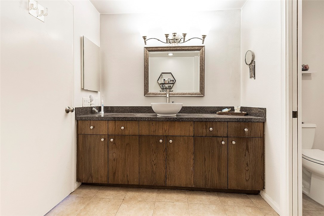 1880 Veteran Avenue 306