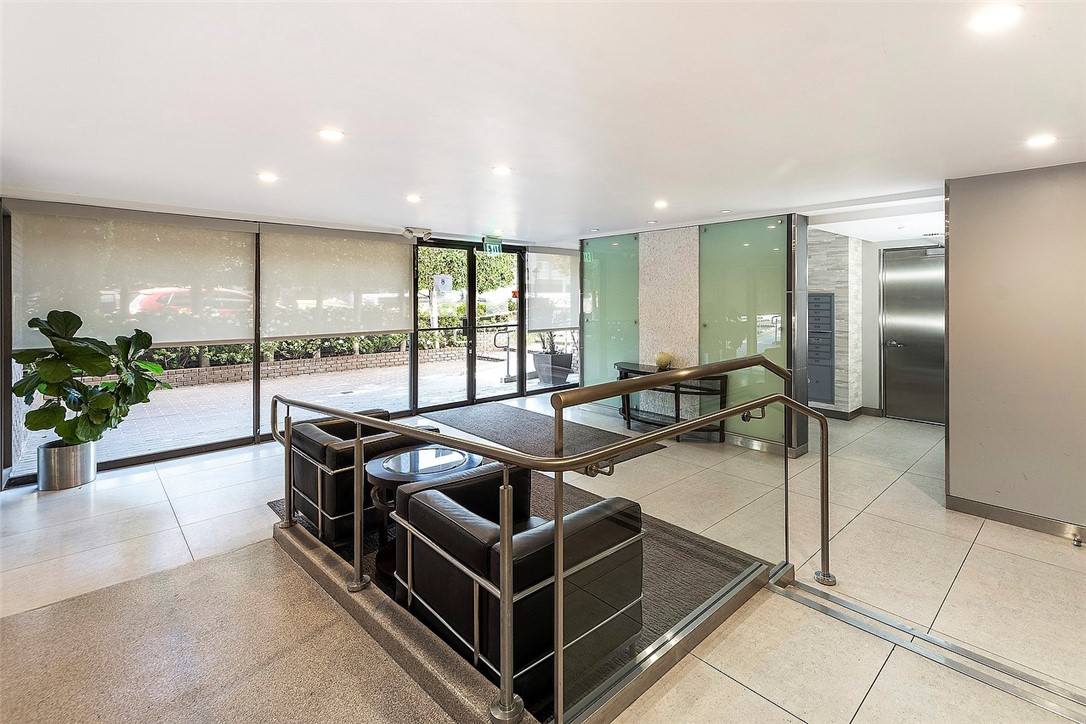 1880 Veteran Avenue 306