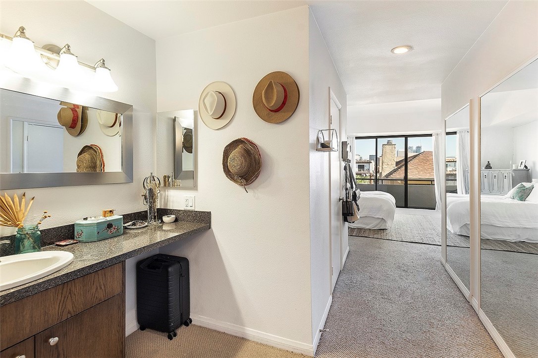 1880 Veteran Avenue 306