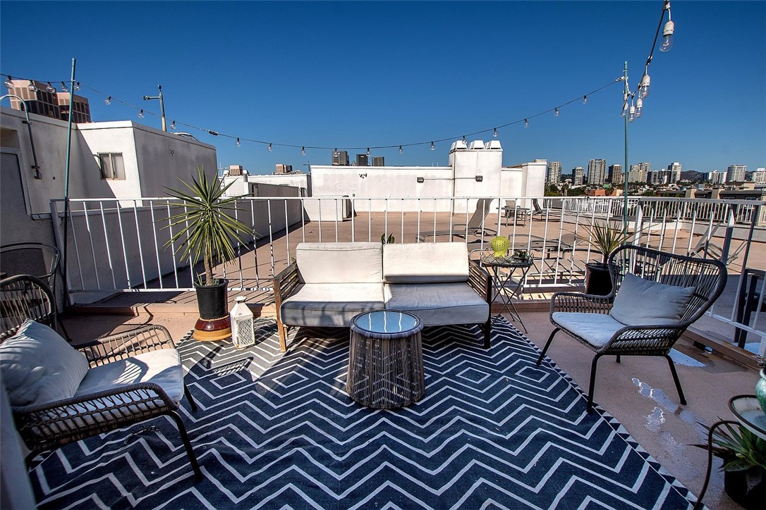 1880 Veteran Avenue 306