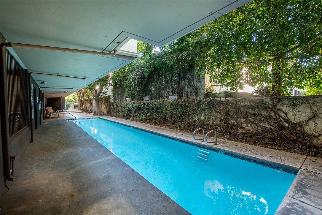 1880 Veteran Avenue 306