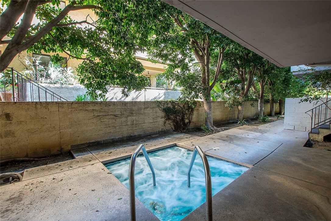 1880 Veteran Avenue 306