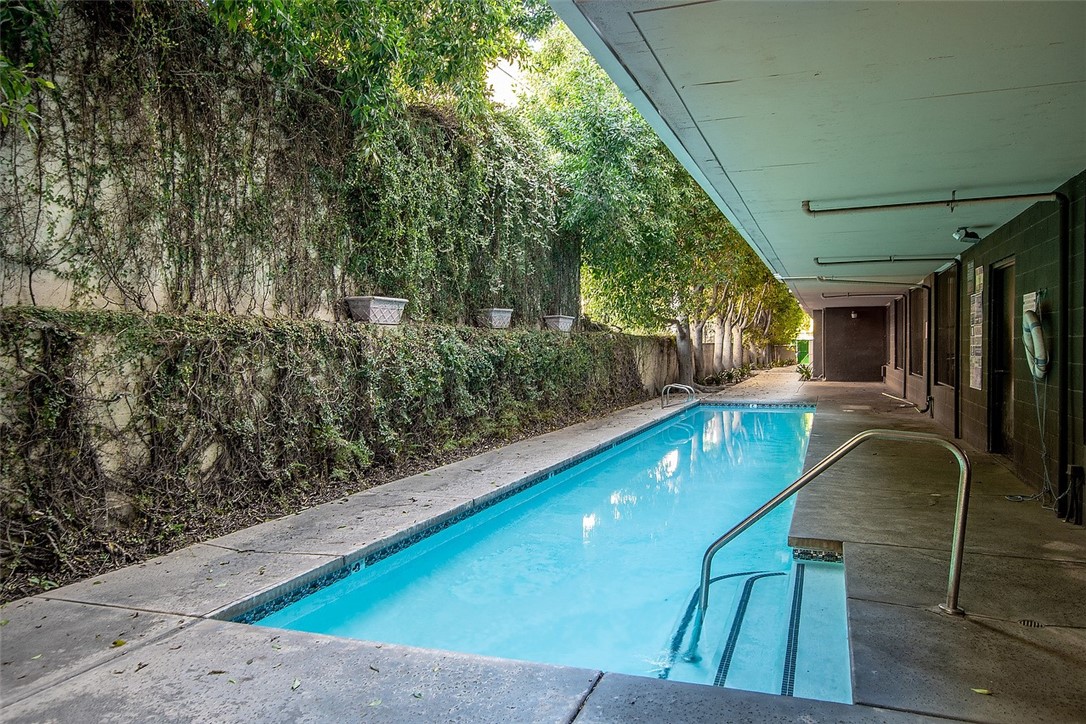 1880 Veteran Avenue 306