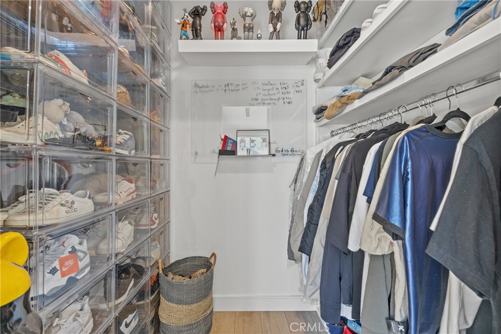 240 W Gainsborough Road