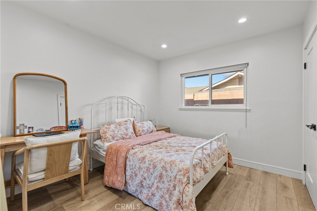 240 W Gainsborough Road