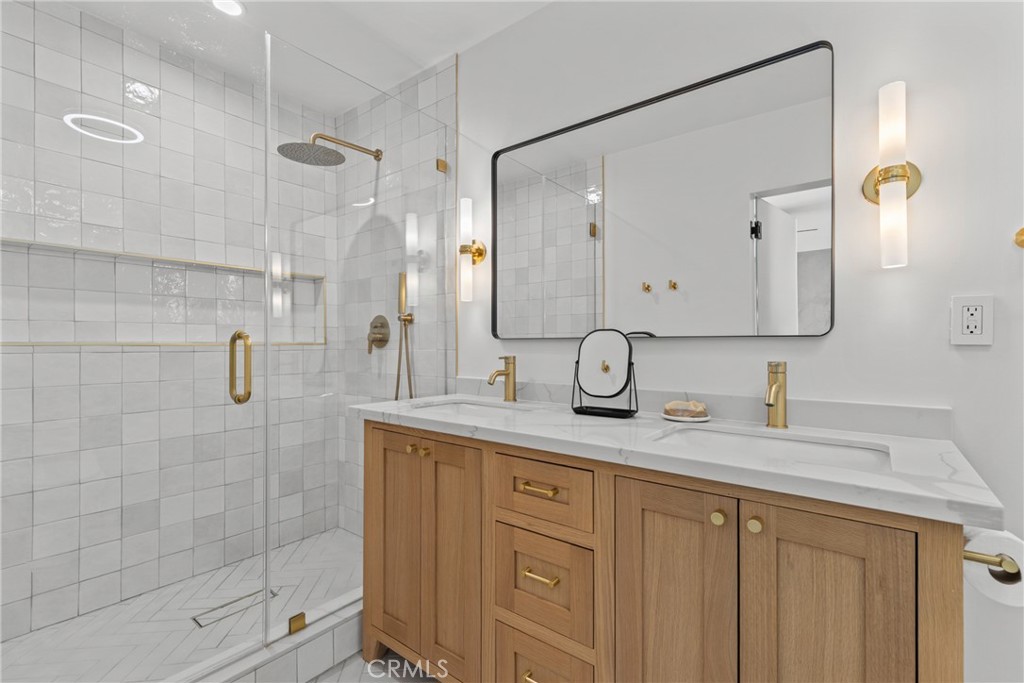 240 W Gainsborough Road