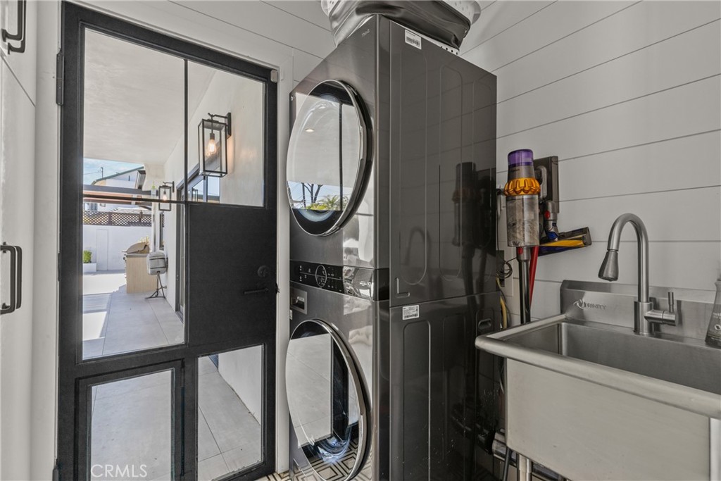 240 W Gainsborough Road