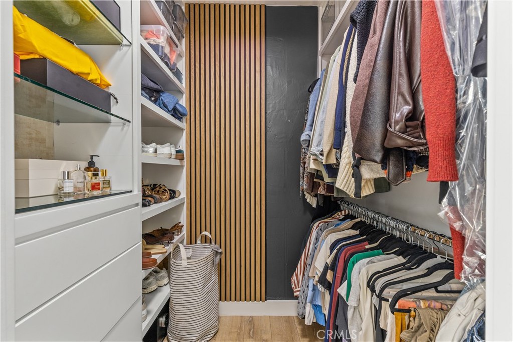 240 W Gainsborough Road