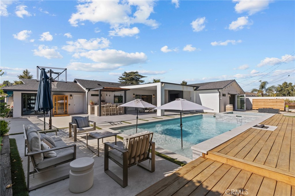 240 W Gainsborough Road