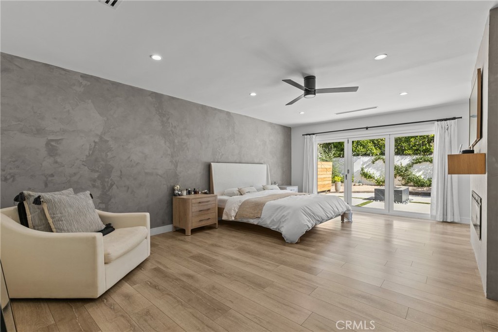 240 W Gainsborough Road