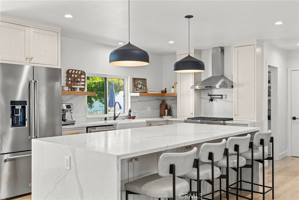 240 W Gainsborough Road