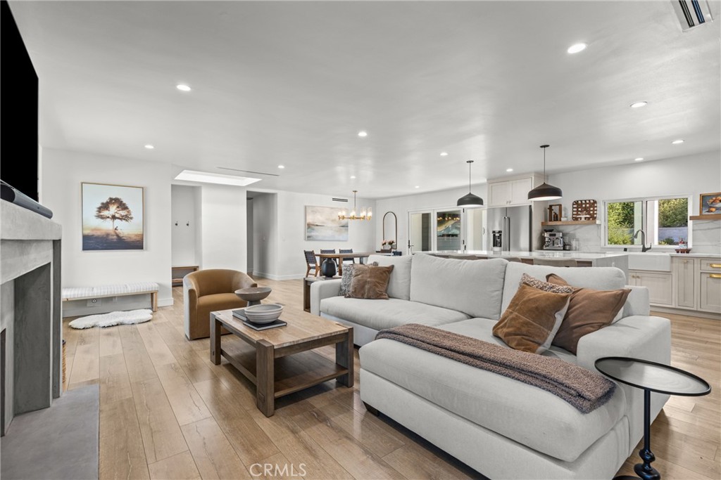 240 W Gainsborough Road