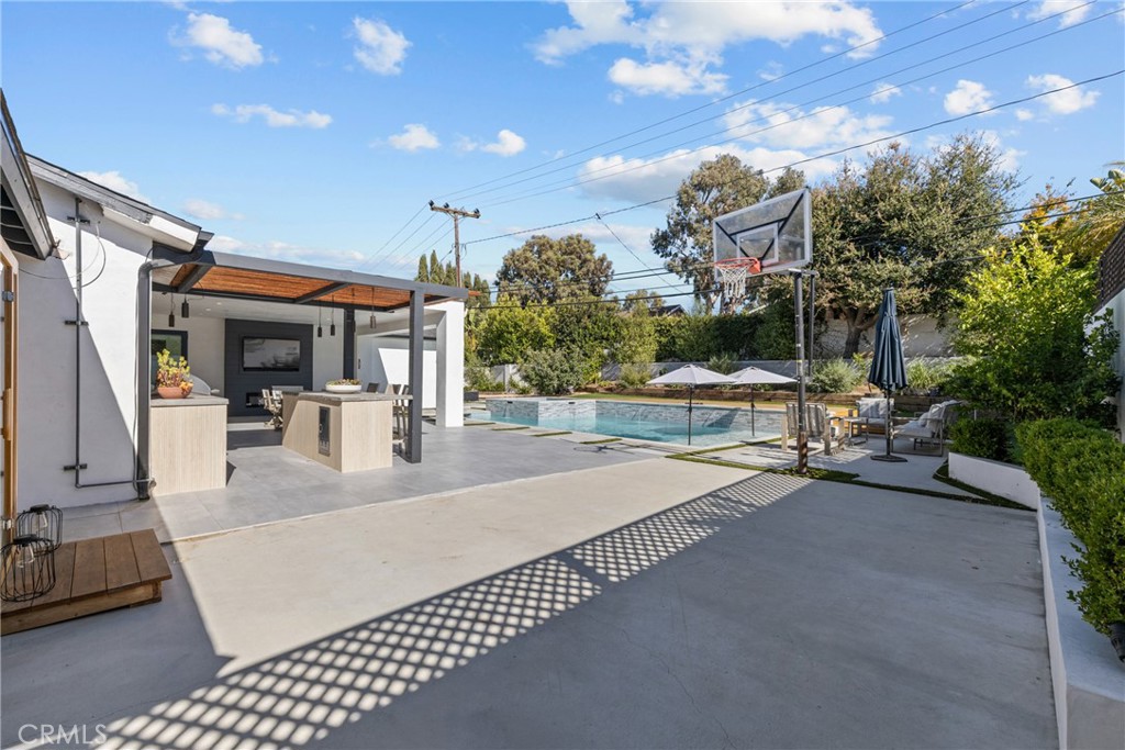 240 W Gainsborough Road