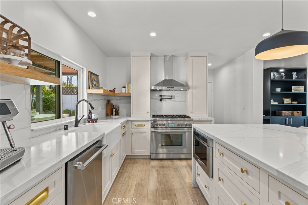 240 W Gainsborough Road