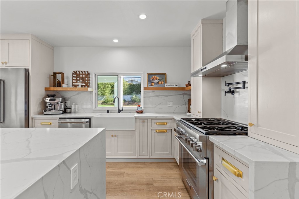 240 W Gainsborough Road