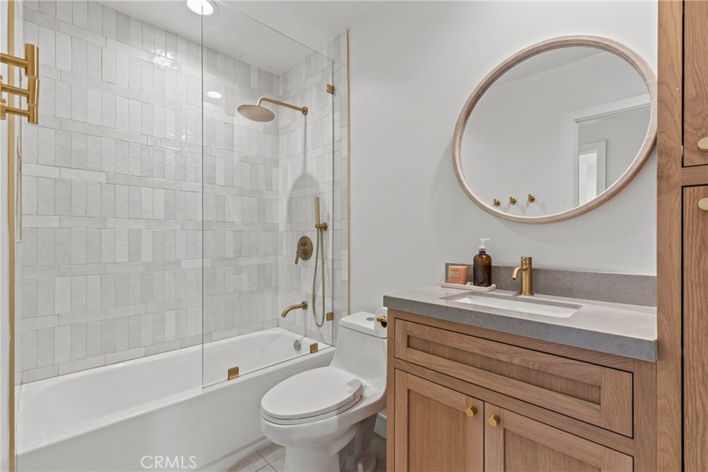 240 W Gainsborough Road