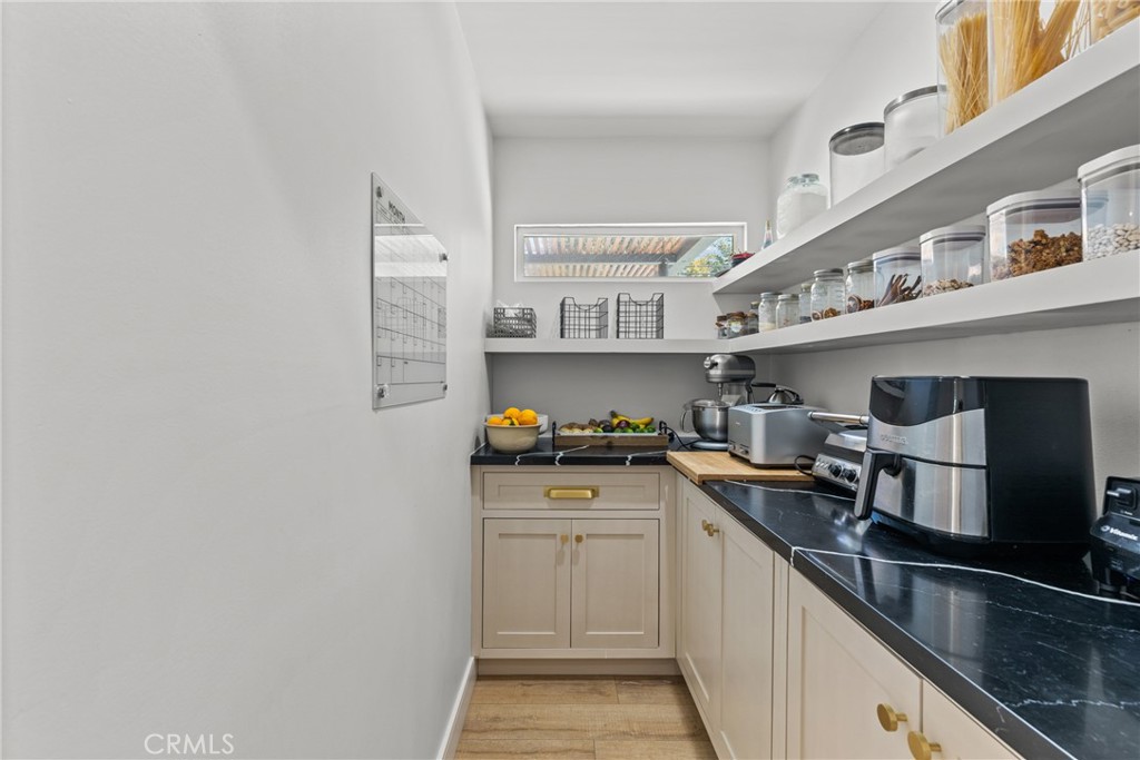 240 W Gainsborough Road