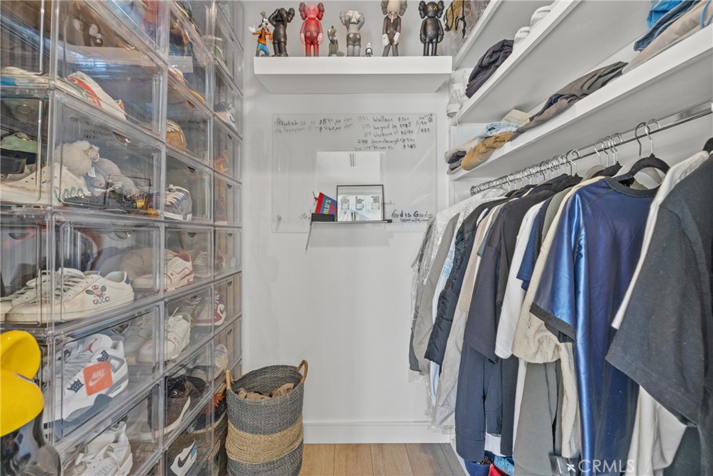 240 W Gainsborough Road