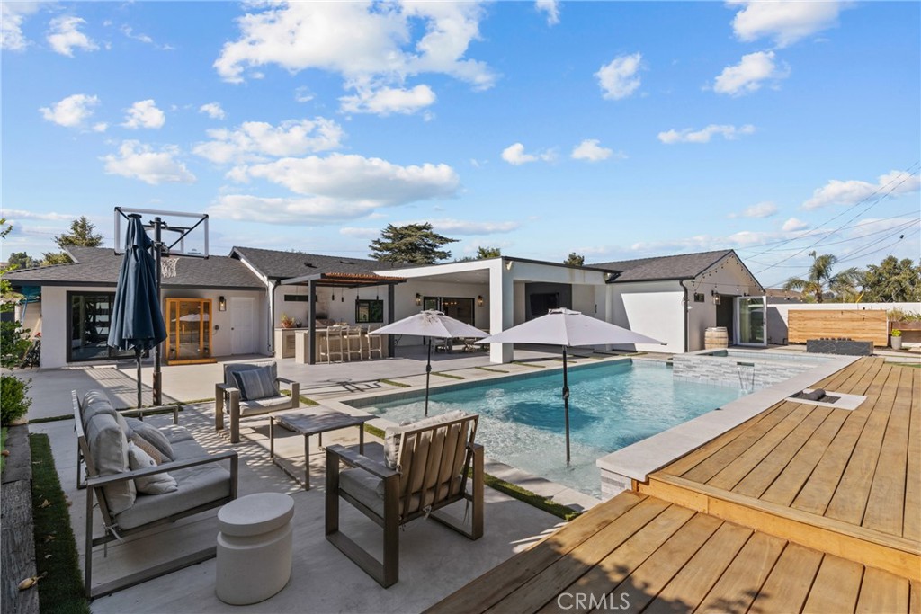 240 W Gainsborough Road