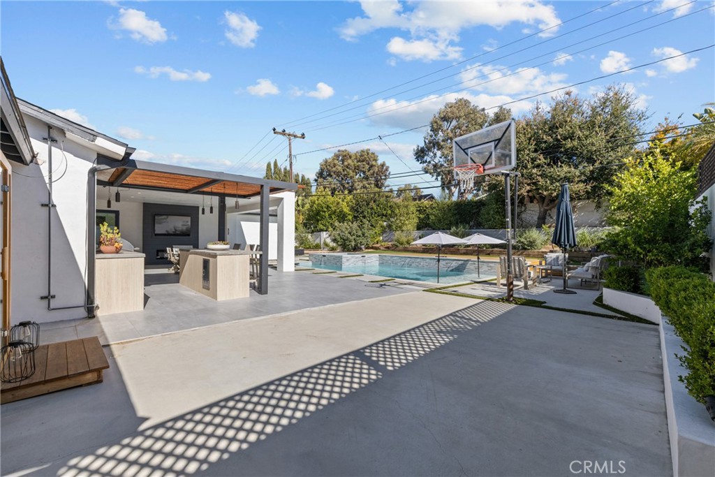 240 W Gainsborough Road