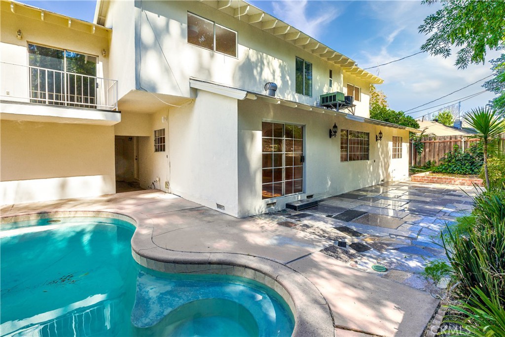 5219 San Feliciano Drive