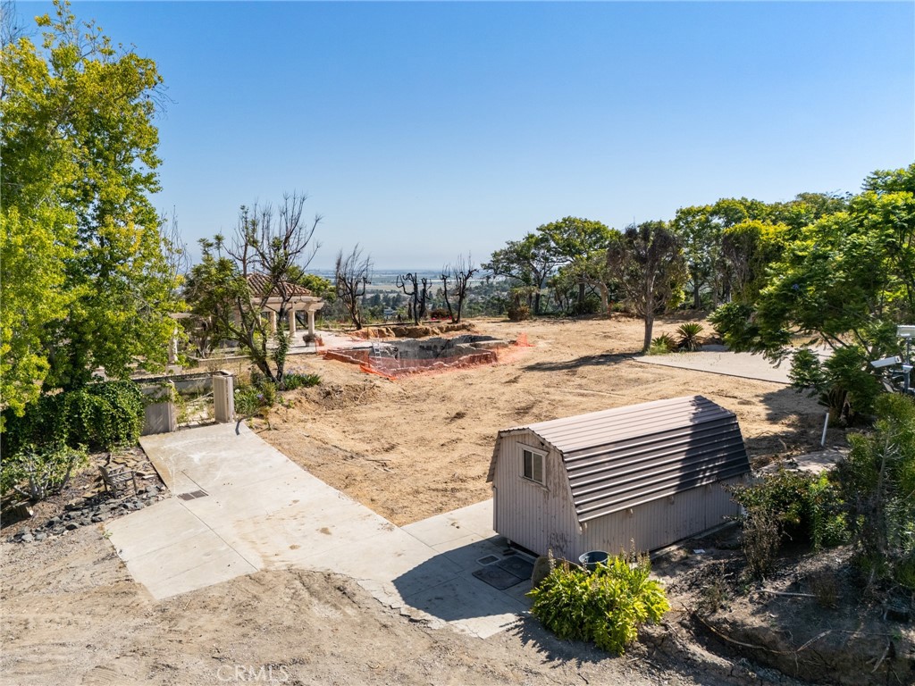 25 Encino Avenue