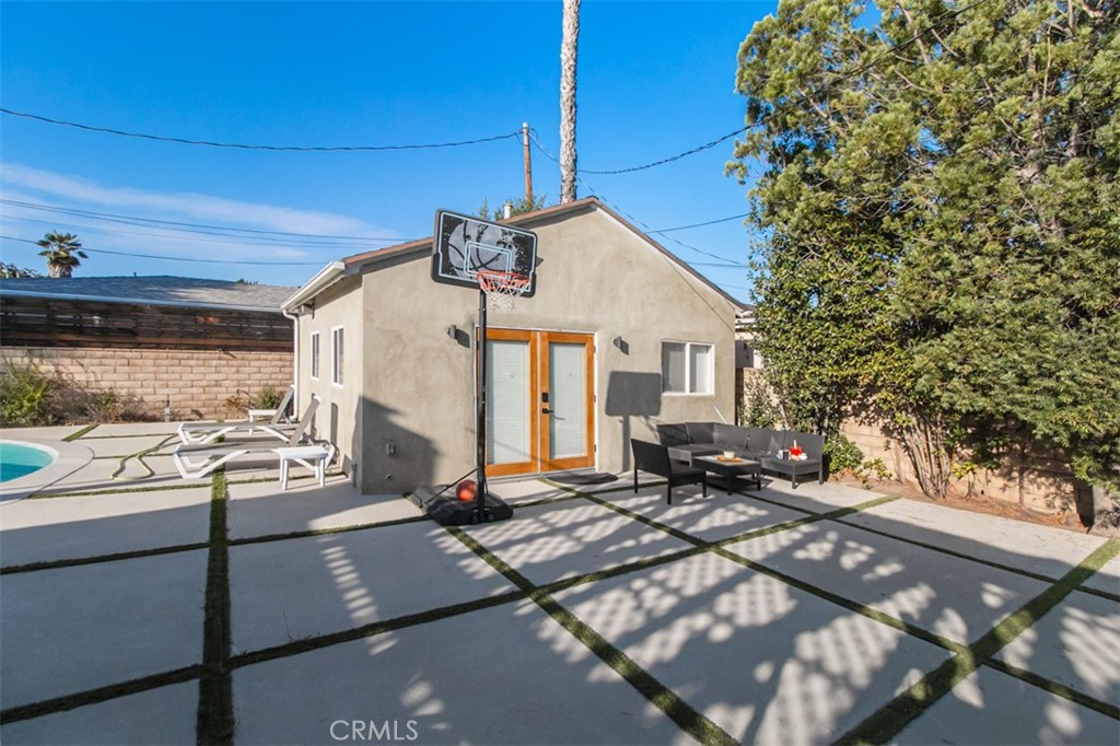 19545 Calvert Street