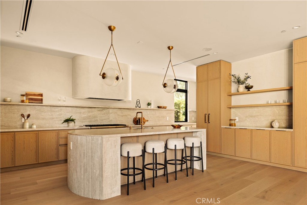 5004 S Enfield Avenue