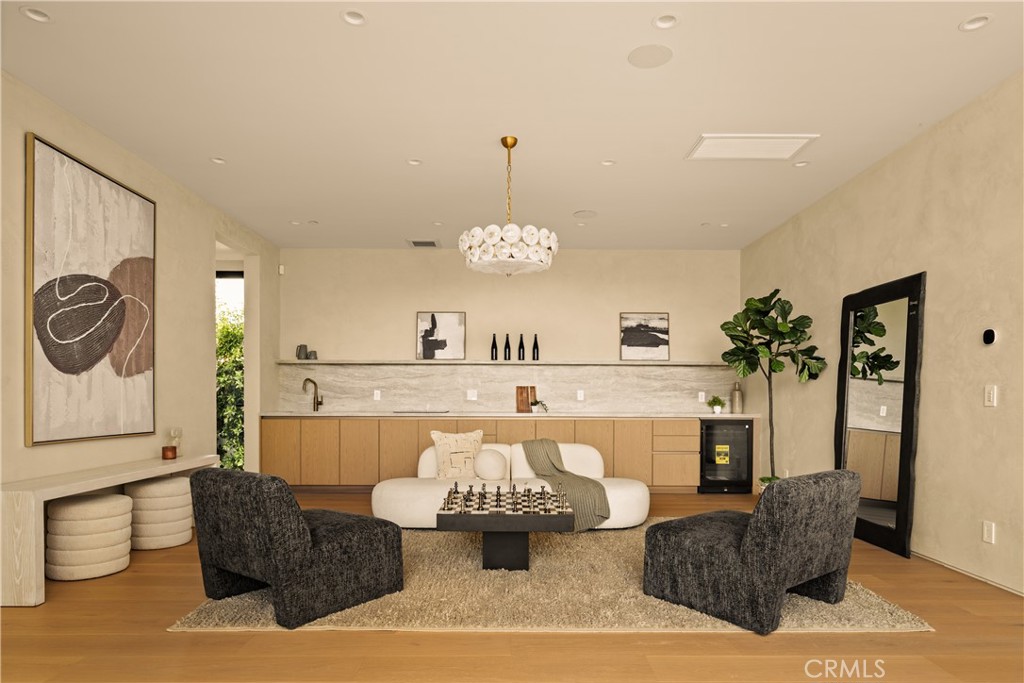 5004 S Enfield Avenue