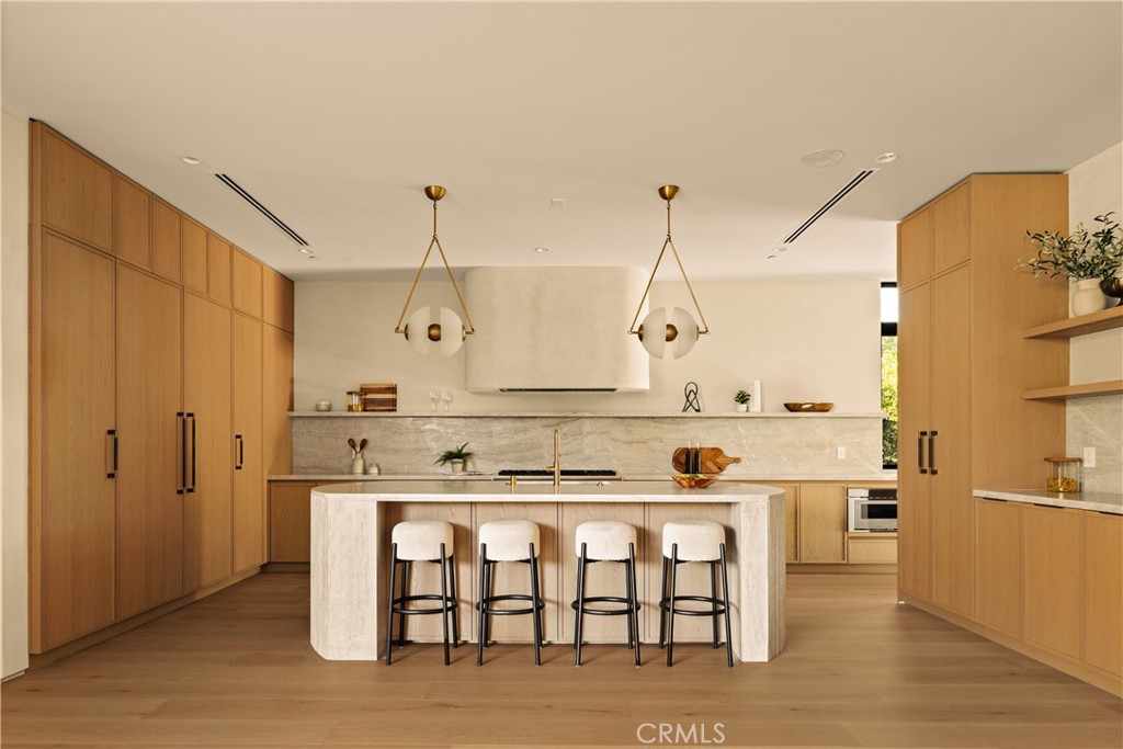 5004 S Enfield Avenue