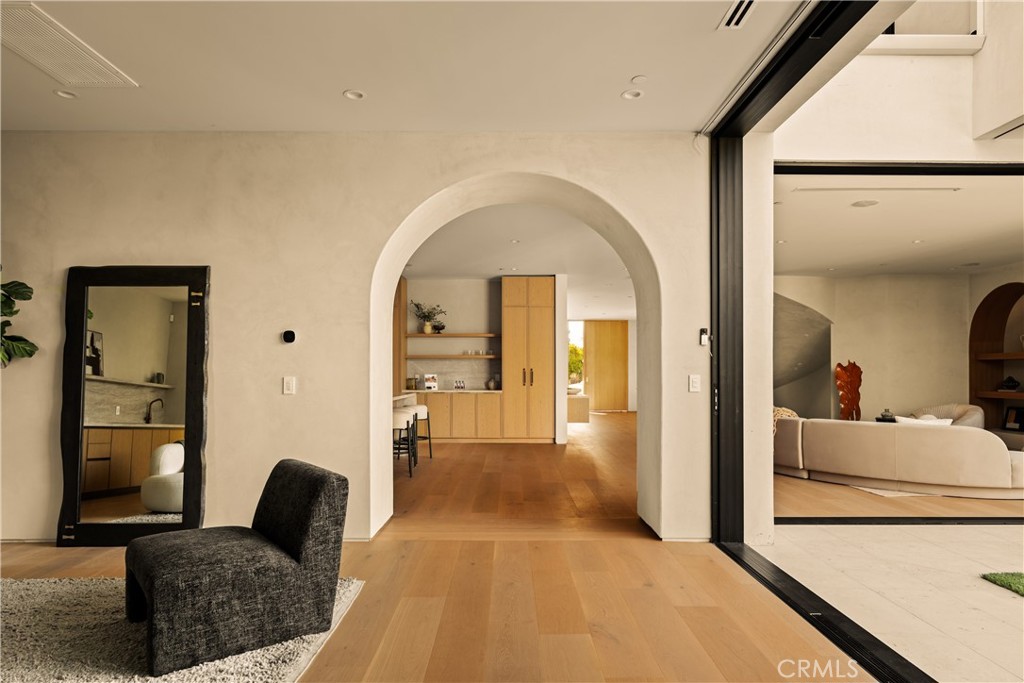 5004 S Enfield Avenue