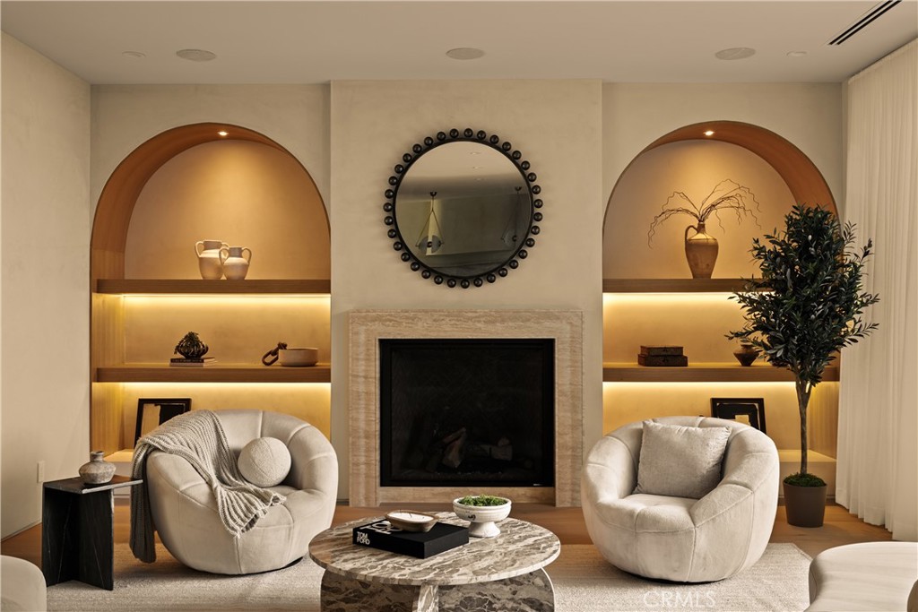 5004 S Enfield Avenue